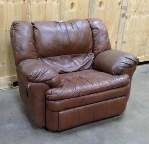 lot 25 image: Dark Brown Oversized Leather Recliner