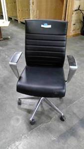 lot 81 image: Mid Back Black Leather Beniia Etano Office Chair