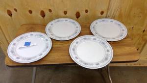 lot 138 image: Crown Ming Fine China  4 plates