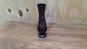 lot 143 image: Vintage black and gold etched brass vase 7
