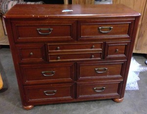 lot 87 image: Stanley Furniture Young America Harbor Town 10 drawer dresser