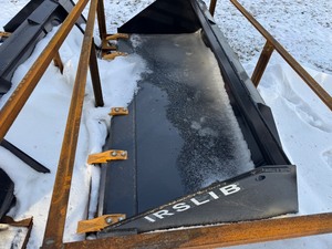 lot 4060 image: SDLANCH 72 Skid Steer Bucket, IndustrialTeeth (IRSLIB)