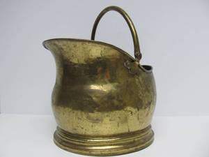 lot 13 image: Large Old Vintage Brass Pail wHandle