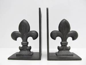 lot 20 image: Large Heavy Cast Iron Fleur De Lis Bookend Set