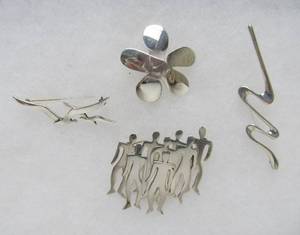 lot 136 image: Group of New Unworn Sterling Silver Brooches  Jewelry&nbsp#18