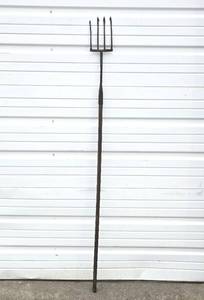 lot 50 image: Neat old Antique Hand Forged Fishing Spear
