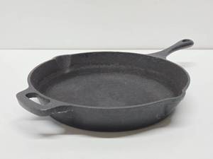 lot 220 image: Large 12 EMERIL Cast Iron Skillet