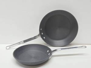 lot 221 image: 2 New Large Unused WAGNER Magna-Lite Skillets - 12 &amp 13