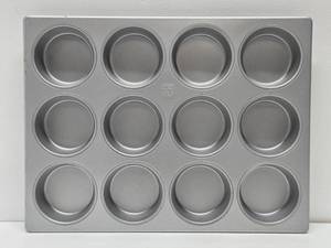 lot 223 image: Brand New Large AMCO Bakeware No. 904215 Commercial Muffin Pan