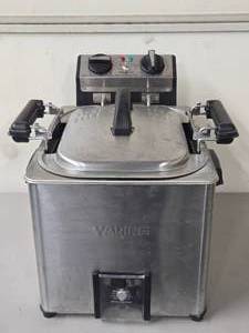 lot 203 image: Quality Heavy Duty WARING PRO Professional Turkey Fryer