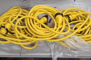 lot 238 image: Large Heavy Duty 125v Extension Cords