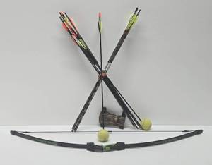 lot 88 image: Lil Sioux Youth Bow & Many Arrows