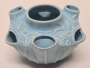 lot 185 image: Great Looking Mid Century McCoy Blue Art Pottery Planter