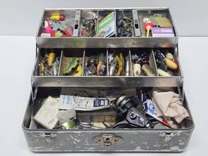 lot 193 image: Old Vintage Tackle Box FULL of Vintage Fishing Lure &amp Supplies