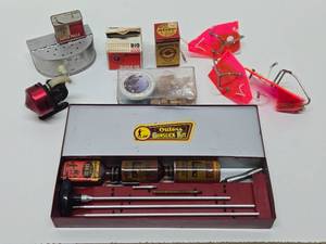 lot 199 image: Group of Vintage Hunting Gun &amp Fishing Items