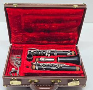 lot 320 image: Vintage NOBLET Paris Clarinet