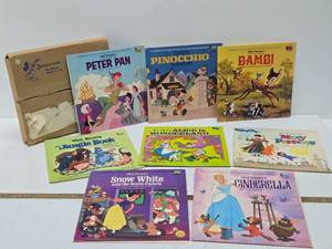lot 325 image: Very Nice Condition Set of Vintage DISNEY Vinyl Records wOriginal Box