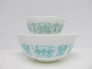 lot 263 image: 2 Vintage PYREX Butterprint Cinderella Bowls