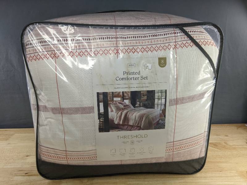 lot 262C image: Threshold King Comforter Set Mauve 8-Piece - Brand New A