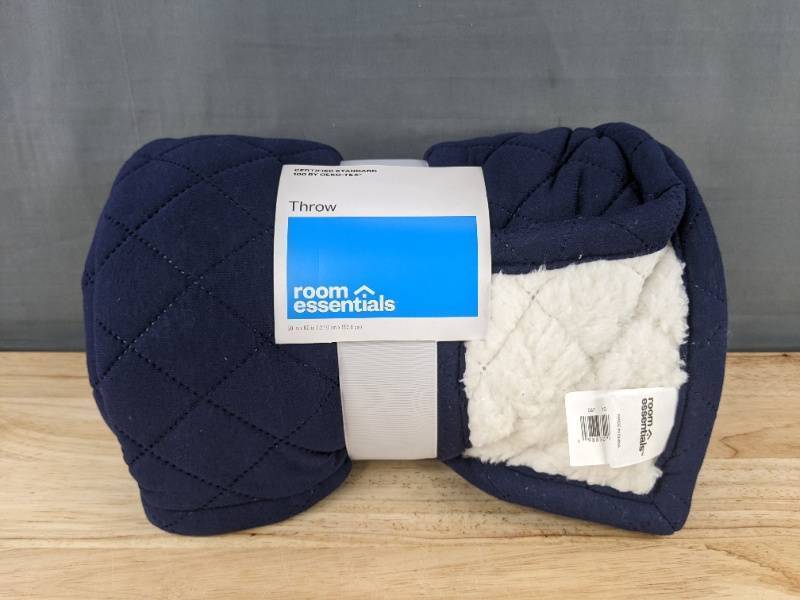 lot 76D image: Room Essentials Throw 50 x 60 in Navy Quilted Exterior - Brand New