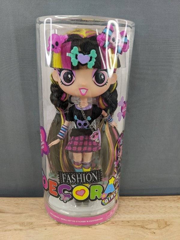 lot 324 image: Decora Girlz Luna Doll - Brand New&nbspT