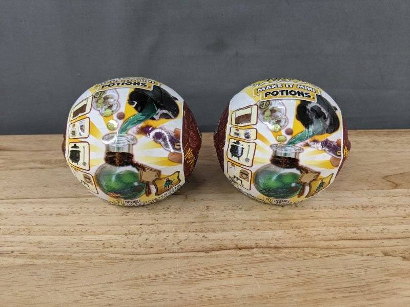 lot 359 image: MGA Mini Verse - Make It Mini Potions - Brand New&nbspT