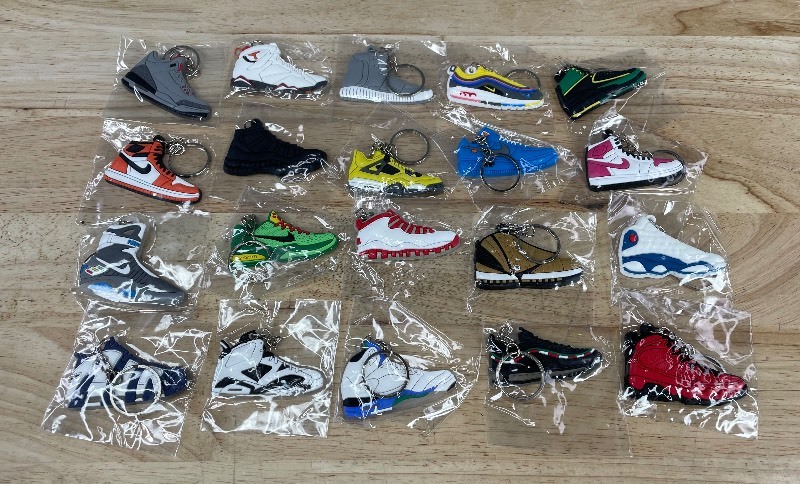 lot 21C image: 20 Brand New Nike, Air Jordan, Air Max, Kobe Sneaker Shoe Keychains