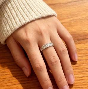 lot 23Q image: Wuziven Moissanite Ring 925 Sterling Silver, Unisex Size 8 - Brand New