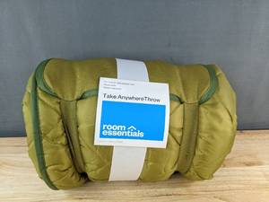 lot 154 image: Room Essentials Take Anywhere 50 x 70 Green Throw - Brand New
