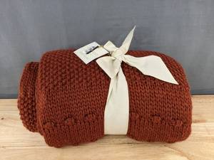 lot 175 image: Threshold Throw Blanket 50 x 60 Rust - Brand New