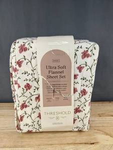 lot 178 image: Threshold Ultra Soft Flannel Sheet Set Queen - Flowered Print - Brand New