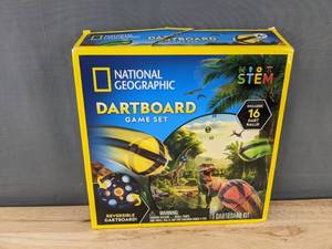 lot 286 image: National Geographic Dartboard Game Set - Brand New&nbspT