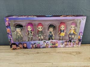 lot 28Q image: 6 Demon Hunters Figures - Brand New&nbspA