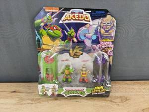 lot 326 image: Teenage Mutant Ninja Turtles A.K.E.D.O. Mini Battling Action Warriors Raphael vs Kraang - Brand New&nbspT