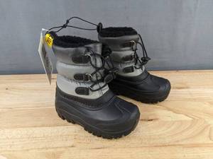 lot 391P image: Members Mark Kids Snow Boots Size 1112 - Brand New