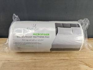 lot 233P image: Royal Luxe Queen Microfiber Waterproof Mattress Pad - Brand New