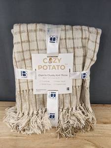 lot 221P image: Cozy Potato Chenille Chunky Knit 50 x 90 Throw - Brand New