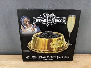 lot 501 image: Snoop Doggie Doggs Off The Chain Deluxe Pet Bowl 42 FL OZ - Brand New A
