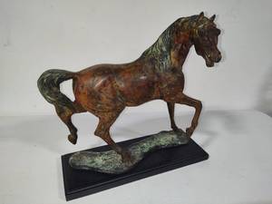 lot 4 image: Bronze Horse Statue