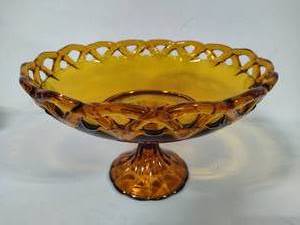 lot 25 image: Imperial Amber Lace Rimmed Pedestal Bowl