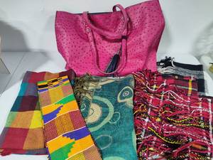 lot 30 image: Ladies Shoulder Bag & Assorted Scarves