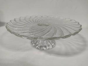lot 46 image: Crystal Swirl Top Pedestal Cake Plate