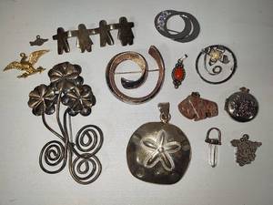lot 71 image: Lot of Sterling925 PinsBroochesPendants