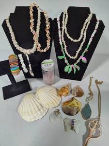lot 86 image: CoralBeachy Themed Jewelry & Misc Shells