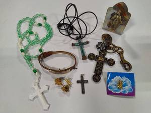 lot 107 image: Assorted Religious JewelryAccessories