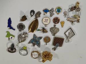 lot 108 image: Assorted Lot of Small Pendants & Costume Rings