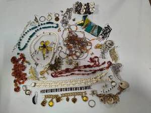 lot 109 image: Craft Jewelry - See Description