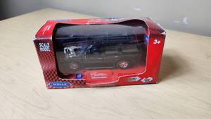 lot 17 image: Welly Cadillac Escalade Scale Model Car