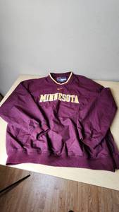 lot 51 image: Nike XXL Minnesota Pullover Jacket XXL
