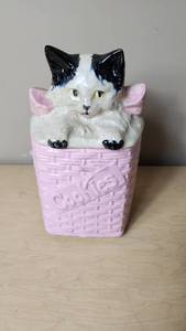 lot 65 image: Ceramic Cat Cookie Jar
